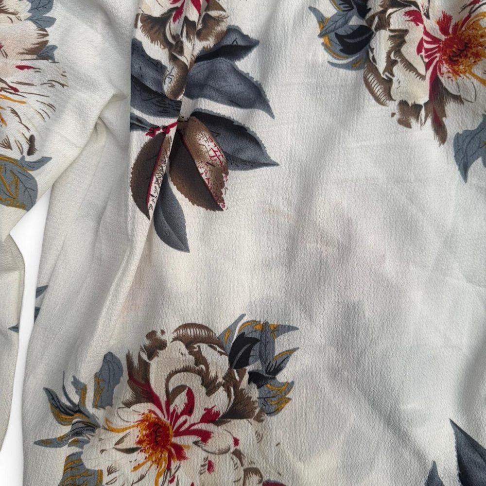 Floral Off-Shoulder Top - Picture 2 of 3